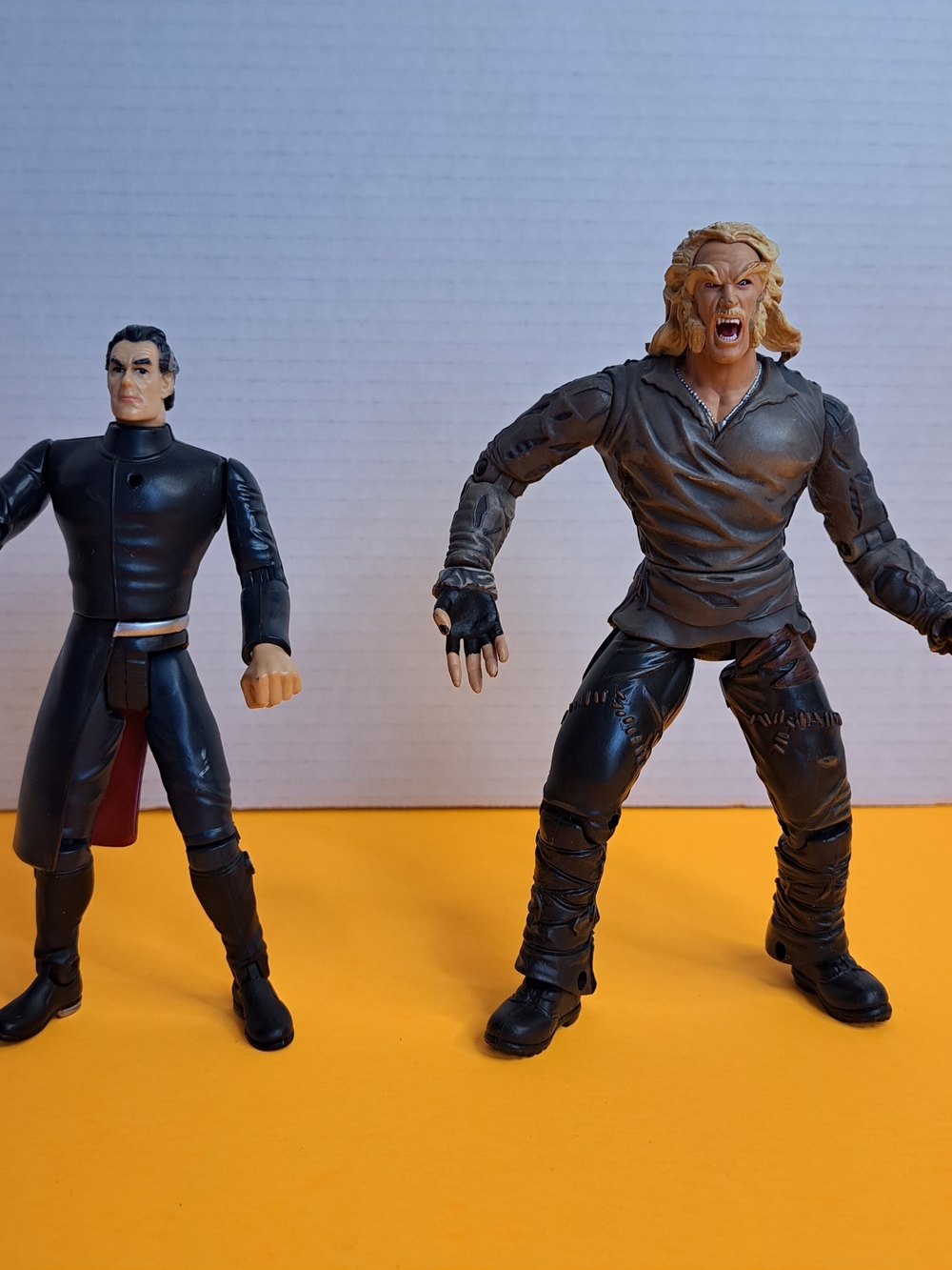 Lot of 2 Marvel Figures Magneto (Ian McKellen) & Sabretooth (Tyler Mane) Toy Biz
